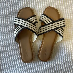 Old Navy Size 10 Blue and White Flats Sandle Shoes